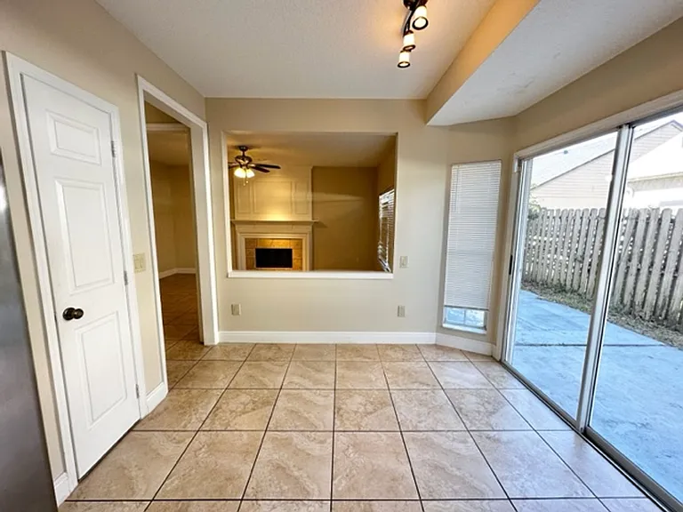 955 W Charing Cross Cir — Photo 10