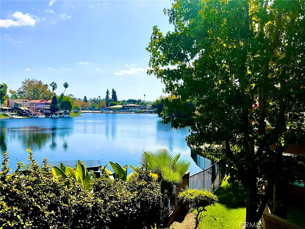 2 bed, 1211 sqft, $3,995 — Photo 3