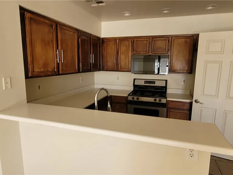 2121 Chertsey Dr #D — Photo 9