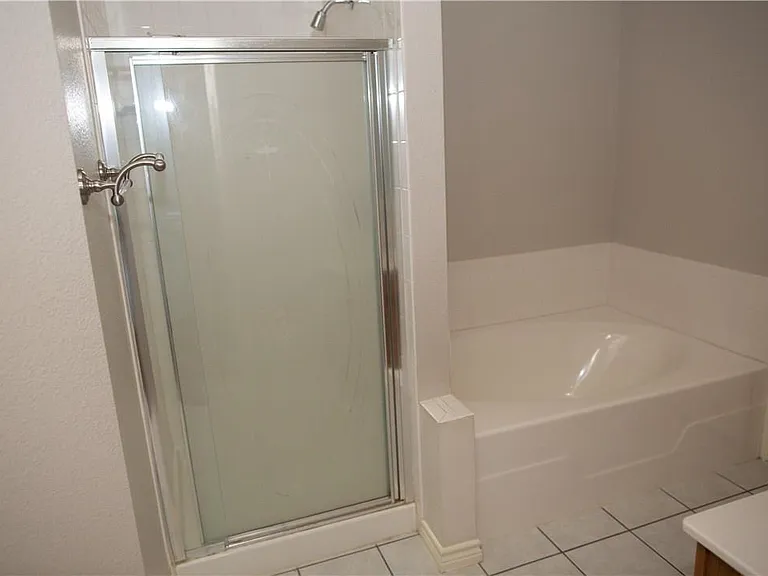 2410 S Forest Hls — Photo 24