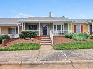 814 Guilford College Rd APT 182, Greensboro, NC 27409