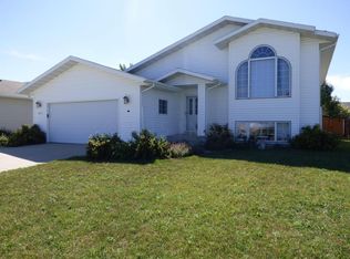 1662 8th St E, West Fargo, ND 58078