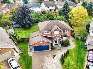 32 Elsley Ct, Guelph, ON N1C1C8