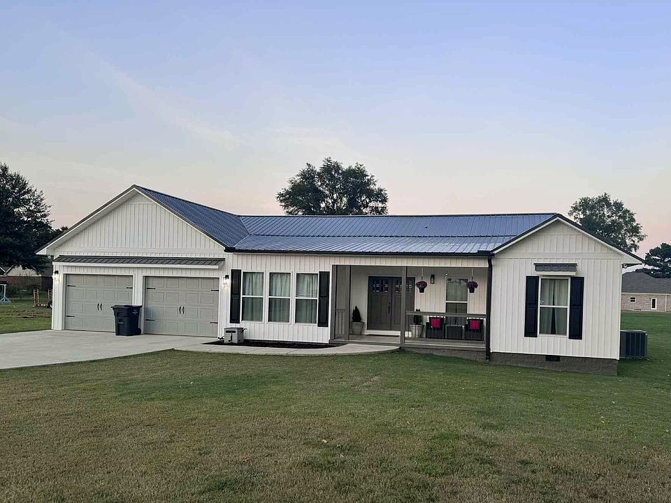 1st image of 520 Cloverleaf Cir