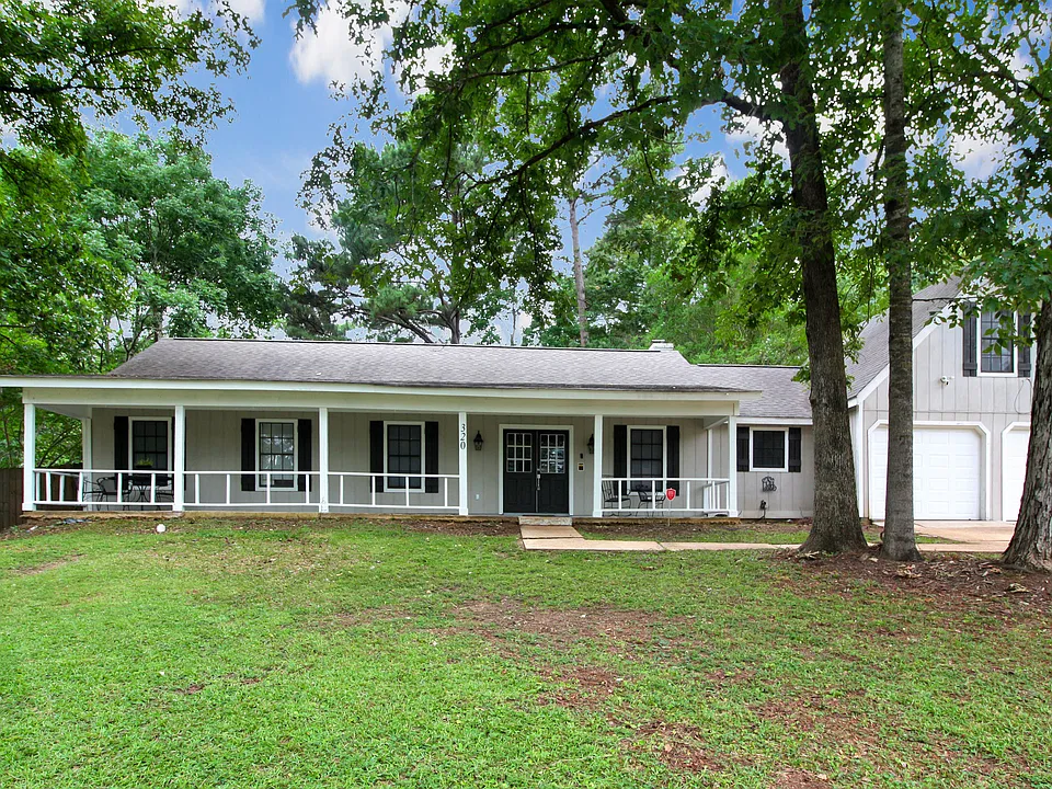 320 Helmsley Dr