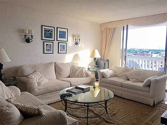 4th image of 1000 Island Blvd #612