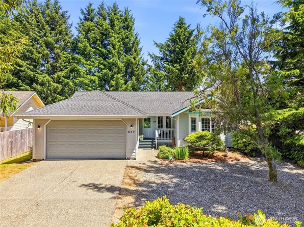 654 Woodland Loop NE, Ocean Shores, WA 98569