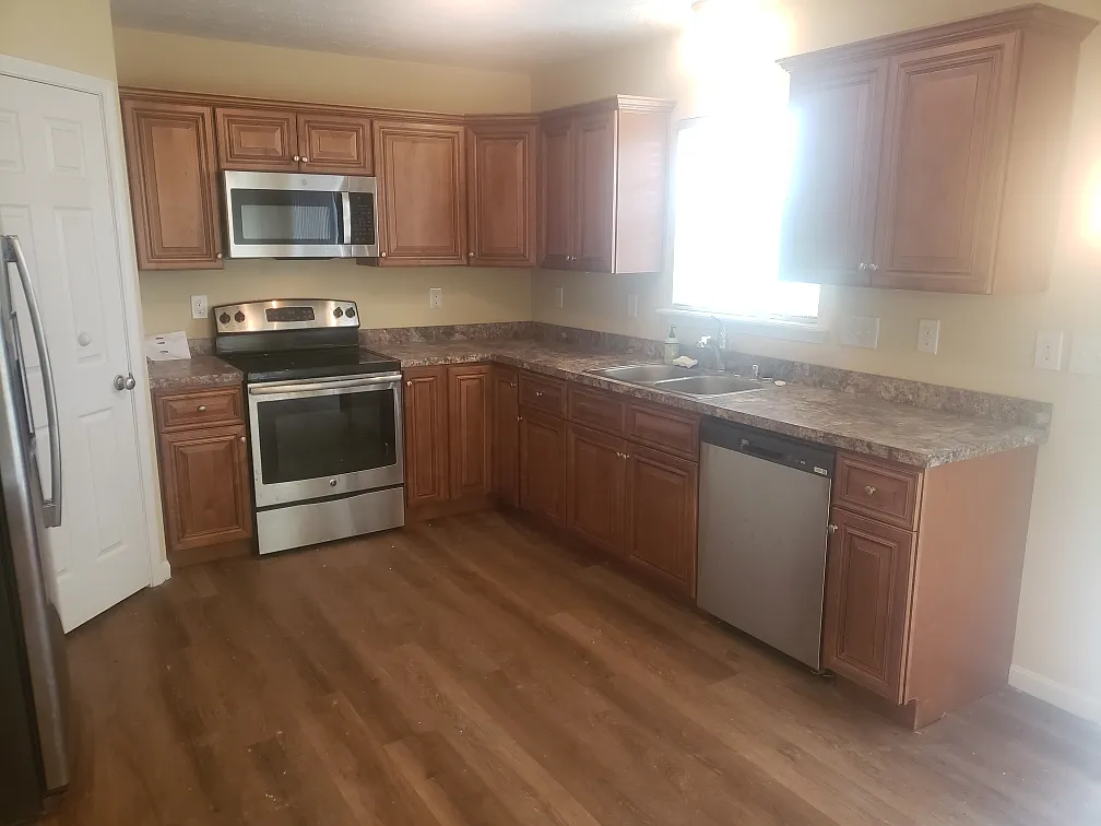 3 bed, 2.5 bath, 1799 sqft, $1,830 — Photo 3