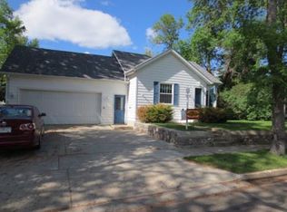 608 3rd St SW, Rugby, ND 58368