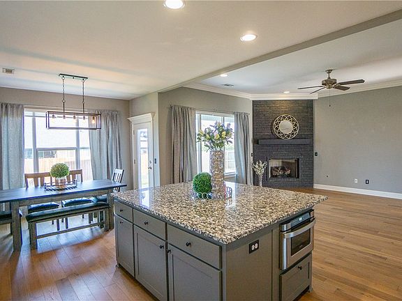 3rd image of 425 N Drywood Creek Dr