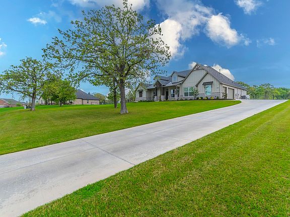 2nd image of 150 Las Brisas Dr