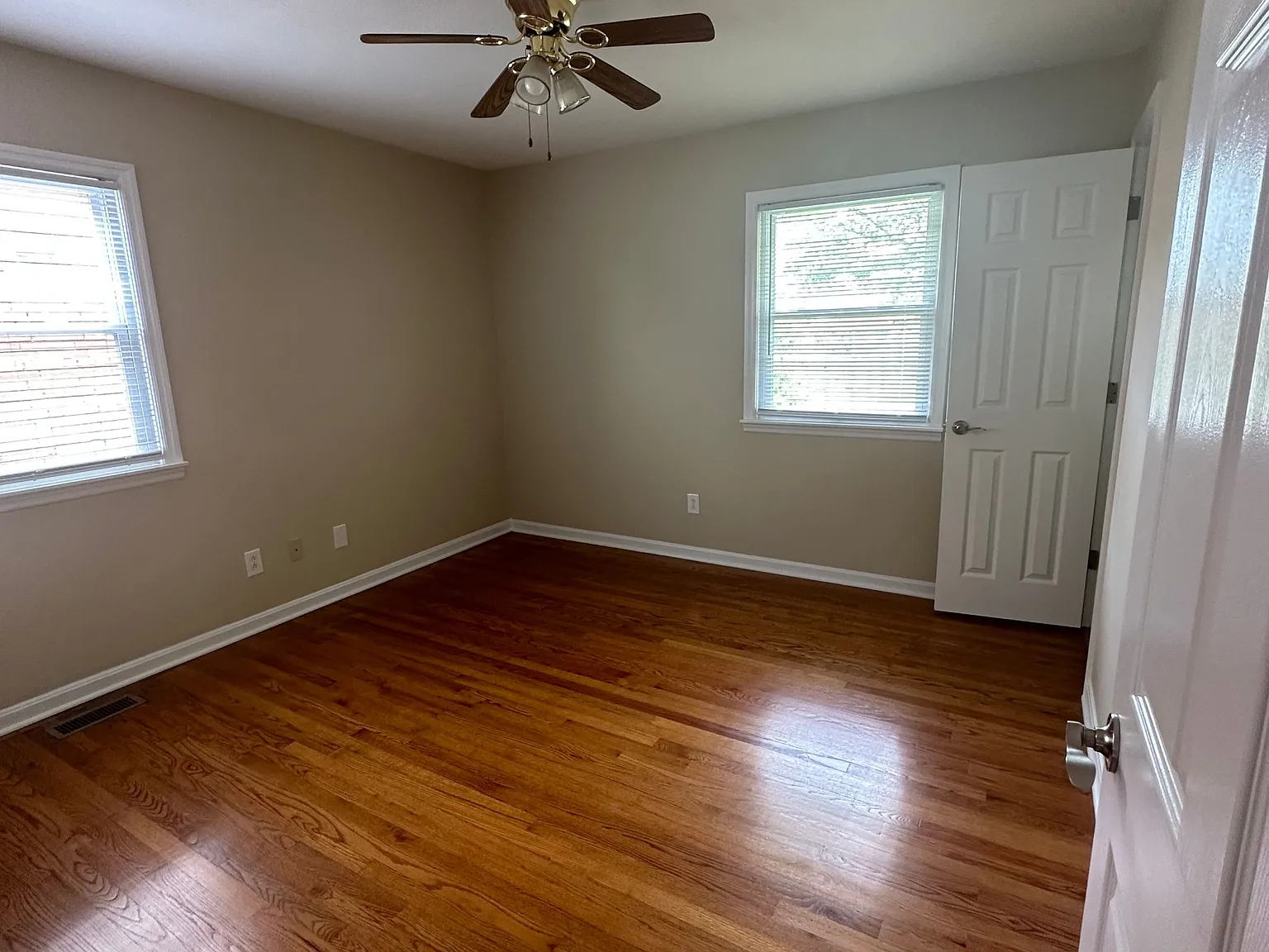 3437 Queens Way - 1 — Photo 3