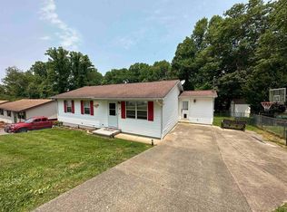 28 Beaver Dr, Hurricane, WV 25526