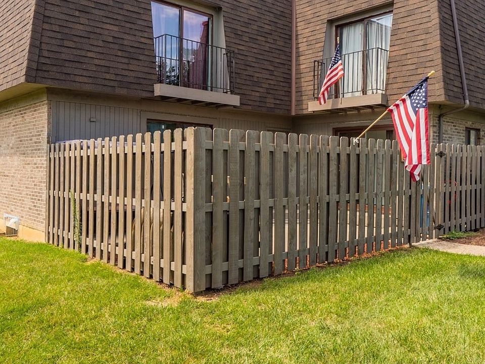 1st image of 8539 Island Pines Dr