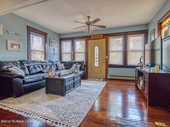 4th image of 11 Ellington St