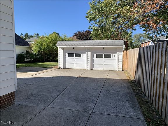 3rd image of 2310 Lakeview Ave