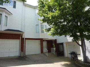 105 Jamie Ln, Staten Island, NY 10312