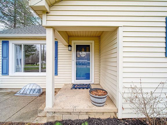 4th image of 3032 Hendee Rd