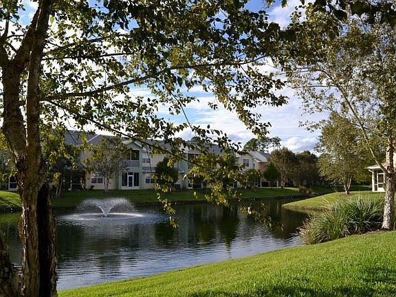 3rd image of 215 Bayberry Cir Unit 602