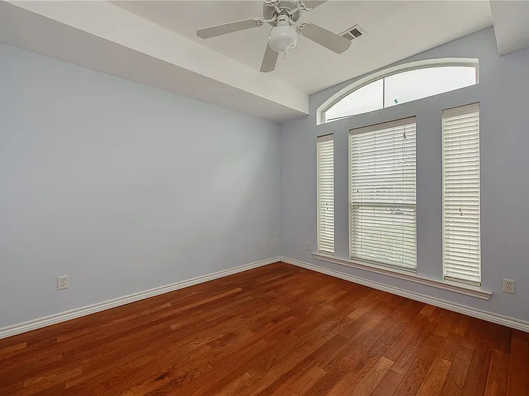 1207 Portsmouth Ct — Photo 25