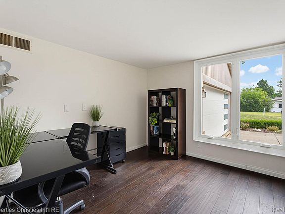 5th image of 2766 Acorn Rd