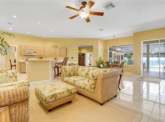 5th image of 5944 SE Glen Eagle Way