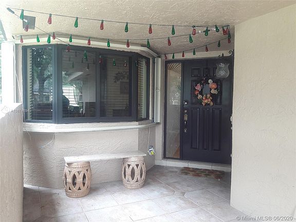 4th image of 9260 Chelsea Dr N