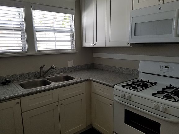3rd image of 239 Ximeno Ave APT B