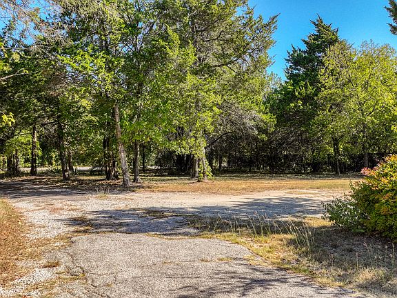 2nd image of 1922 W Pleasant Run Rd