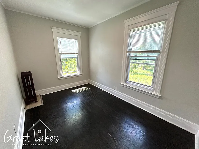 645 Gladstone St — Photo 12