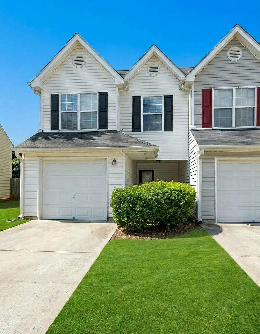 6953 Gallant Circle Southeast — Photo 1