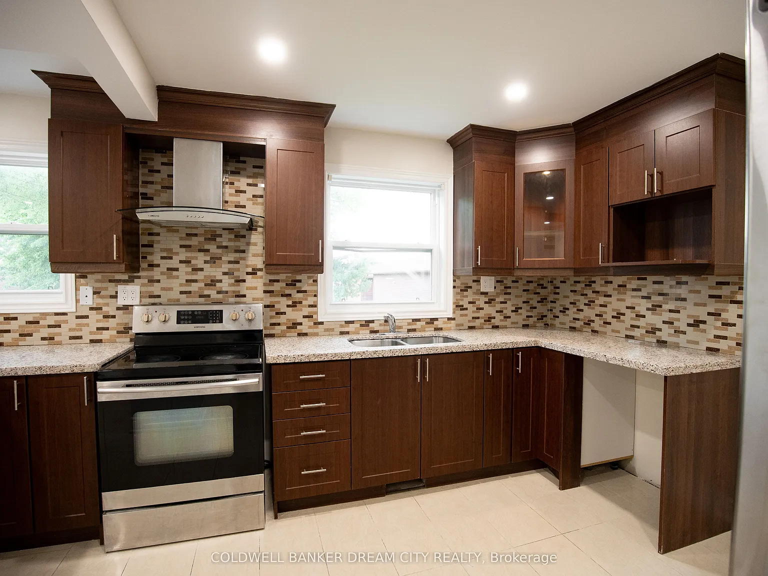 3 bed, $3,000 — Photo 2