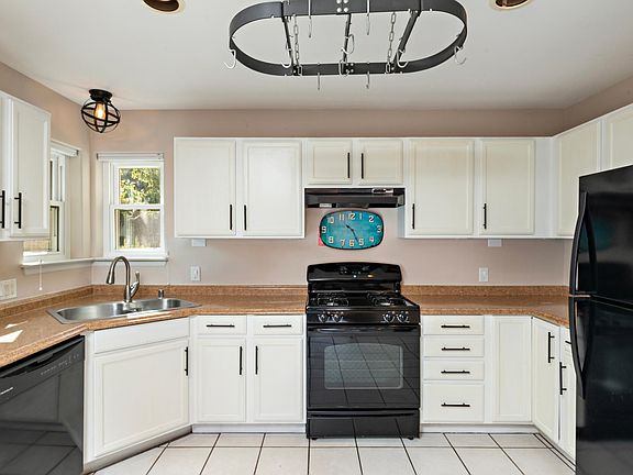 2nd image of 1920 Aspen Dr