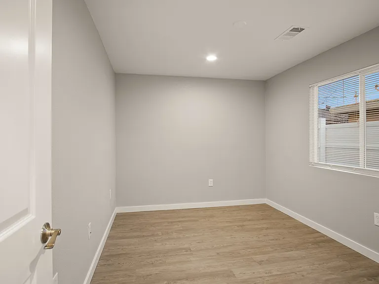 327 Franci St #A — Photo 10