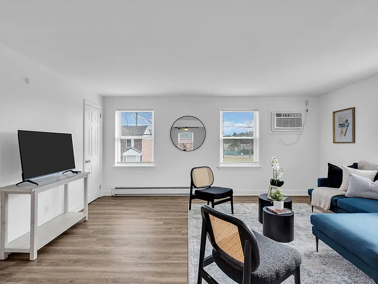 Maple Court Apartments — Photo 36
