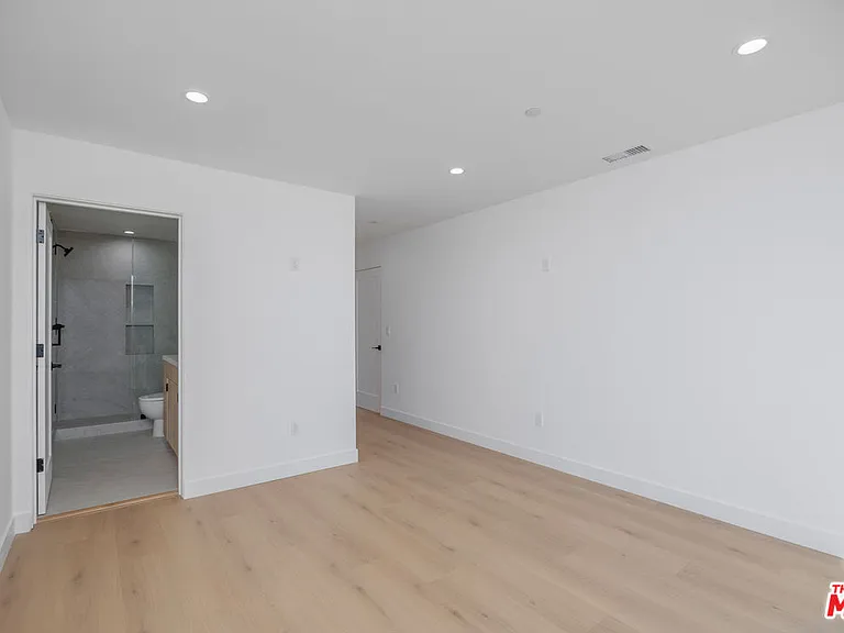 1332 Mohawk St — Photo 9