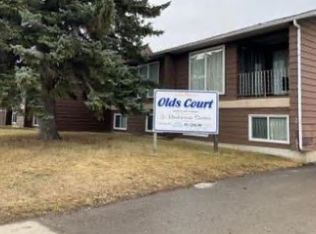 4813 54th St #4, Olds, AB T4H1G4