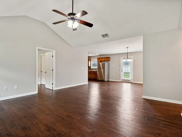 257 Williamsburg Cir — Photo 35