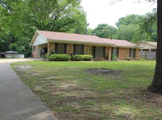 1366 Machen Dr, Springhill, LA 71075