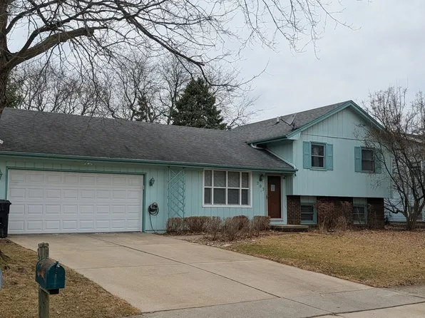 203 Edwards Dr, Normal, IL 61761