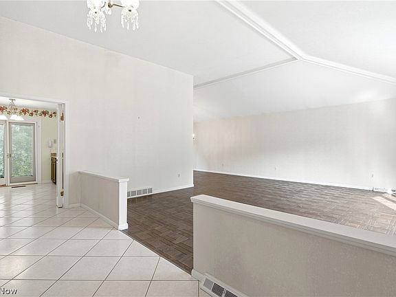 5th image of 35771 Meadowdale Dr