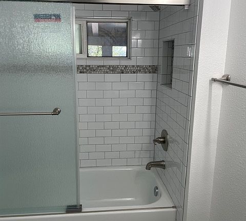 3rd image of 1011 N L St APT 4