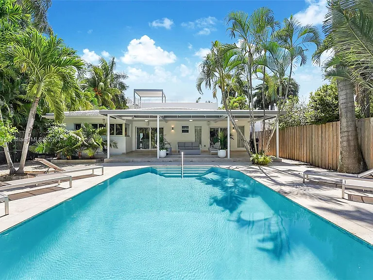 5910 N Bayshore Dr — Photo 35