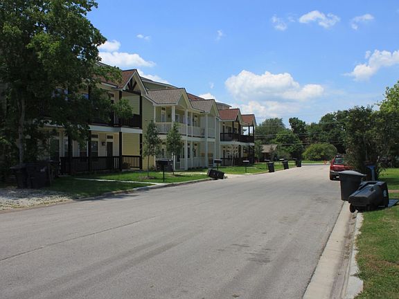 4th image of 307 Live Oak St