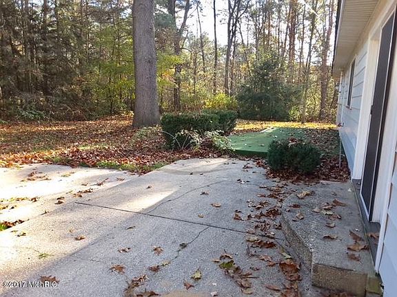 3rd image of 8810 Cedar Creek Dr