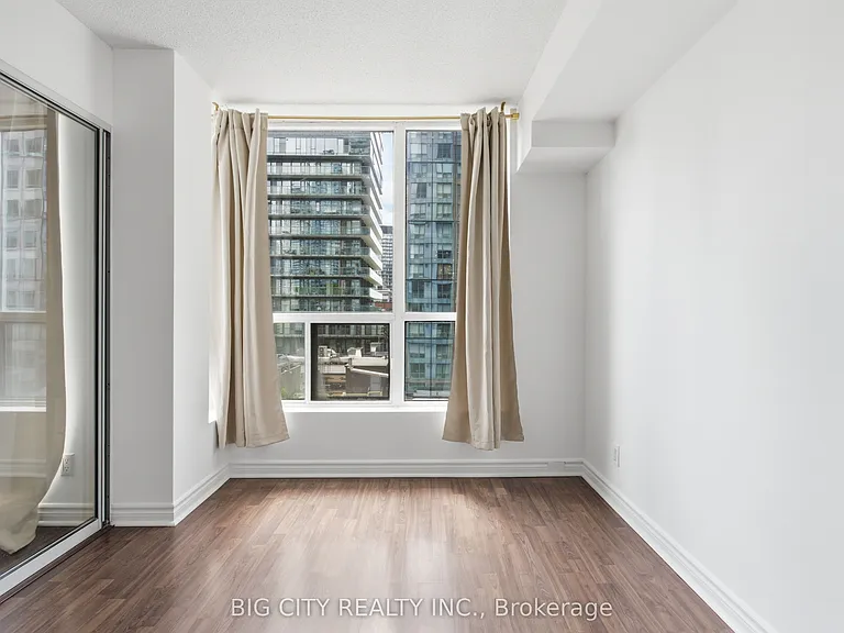 92 King St E #803 — Photo 12