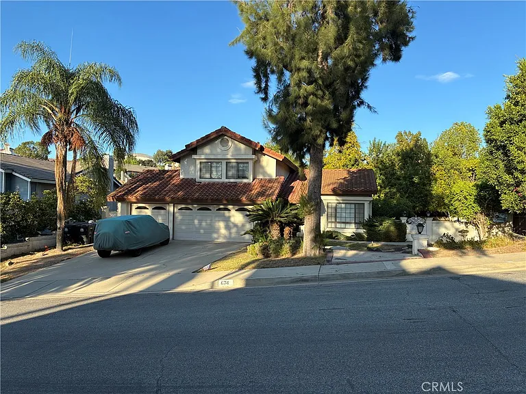 674 Radbury Pl — Photo 3