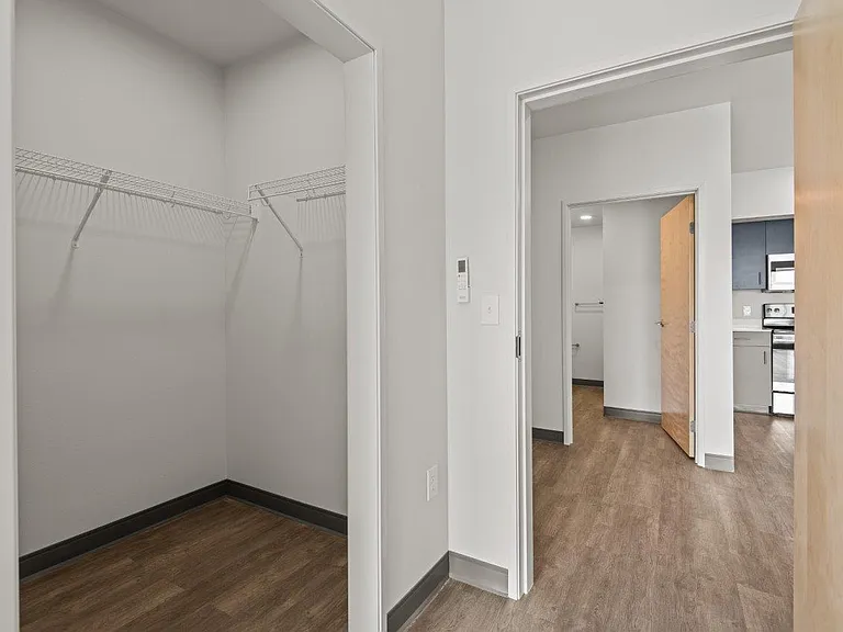 Ironside Apartments — Photo 12