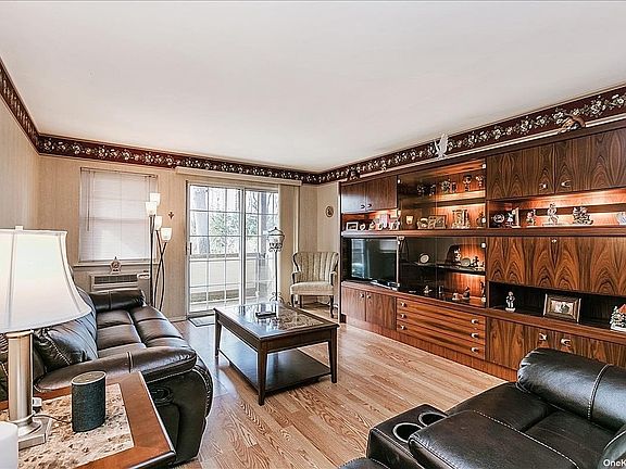 3rd image of 10 Glen Hollow Dr APT C32