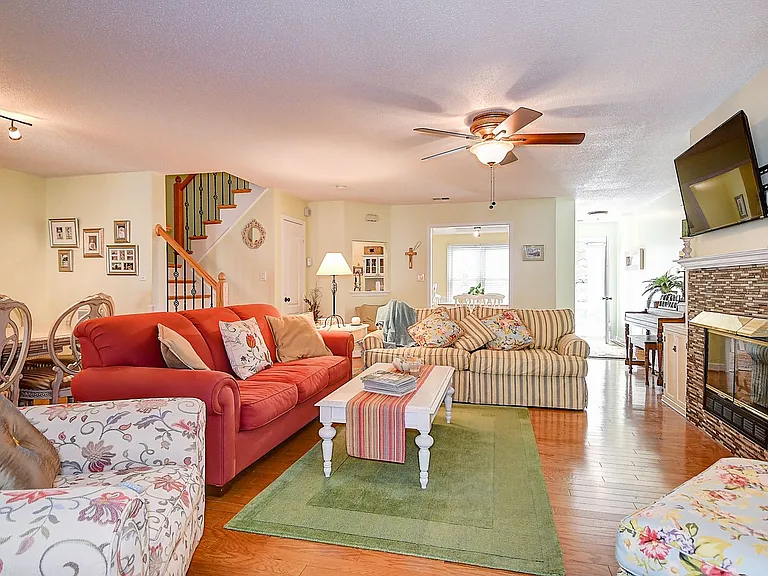 306 Esplanade Pl — Photo 5
